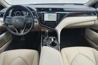 Toyota Camry, 2.5, 131 kW, hybrid, automatic, front-wheel drive