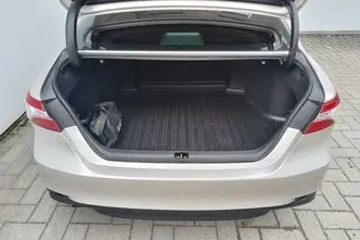 Toyota Camry, 2.5, 131 kW, hybrid, automatic, front-wheel drive