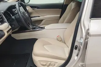 Toyota Camry, 2.5, 131 kW, hybrid, automatic, front-wheel drive
