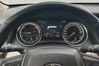 Toyota Camry, 2.5, 131 kW, hybrid, automatic, front-wheel drive