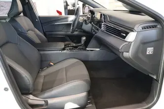 Toyota Camry, 2.5, 137 kW, hybrid, automatic, front-wheel drive