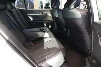 Toyota Camry, 2.5, 137 kW, hybrid, automatic, front-wheel drive