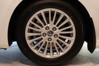 Toyota Camry, 2.5, 137 kW, hybrid, automatic, front-wheel drive