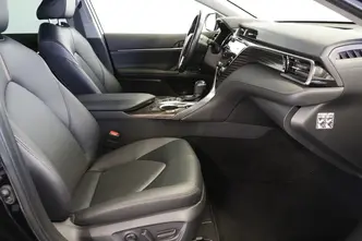 Toyota Camry, 2.5, 131 kW, hybrid, automatic, front-wheel drive
