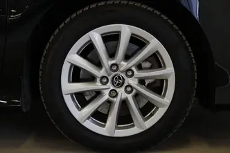 Toyota Camry, 2.5, 131 kW, hybrid, automatic, front-wheel drive