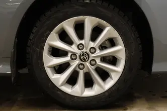 Toyota Corolla, 1.8, 72 kW, hybrid, automatic, front-wheel drive