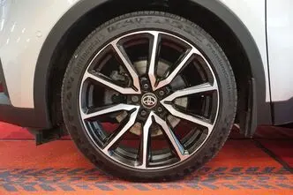 Toyota C-HR, 2.0, 111 kW, pistikhübriid, automaat, esivedu