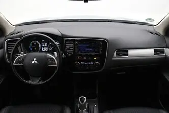 Mitsubishi Outlander, 2.0, 89 kW, plug-in hybrid, automatic, four-wheel drive