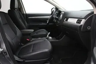 Mitsubishi Outlander, 2.0, 89 kW, plug-in hybrid, automatic, four-wheel drive