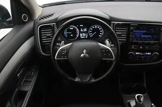 Mitsubishi Outlander, 2.0, 89 kW, plug-in hybrid, automatic, four-wheel drive