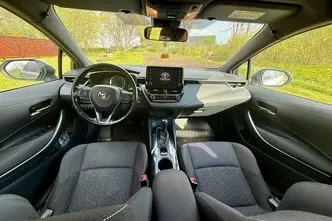 Toyota Corolla, 1.8, 72 kW, hybrid, automatic, front-wheel drive