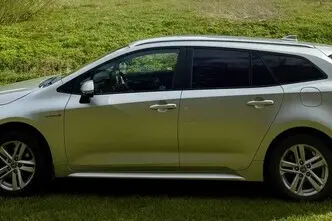 Toyota Corolla, 1.8, 72 kW, hybrid, automatic, front-wheel drive