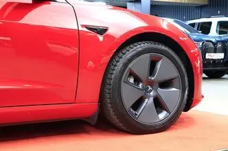 Tesla Model 3, 153 kW, elekter, automaat, nelikvedu