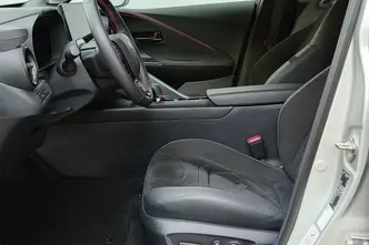 Toyota C-HR, 2.0, 112 kW, гибрид, автомат, полный привод
