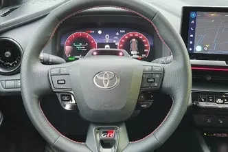 Toyota C-HR, 2.0, 112 kW, гибрид, автомат, полный привод
