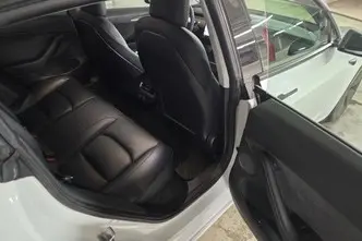 Tesla Model 3, 153 kW, elekter, automaat, nelikvedu