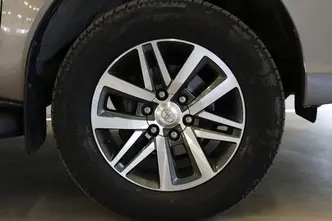 Toyota Hilux, 2.4, 110 kW, diisel, automaat, nelikvedu