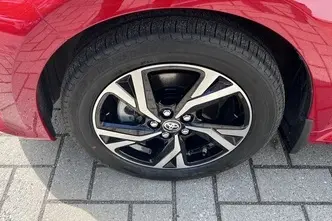 Toyota Yaris, 1.5, 68 kW, hybrid, automatic, front-wheel drive