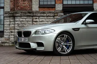 BMW M5, 4.4, 412 kW, bensiin, automaat, tagavedu