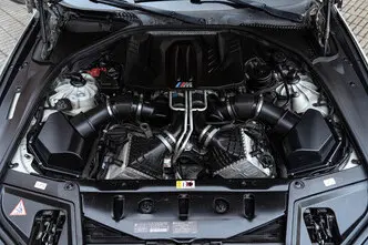 BMW M5, 4.4, 412 kW, bensiin, automaat, tagavedu
