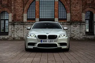BMW M5, 4.4, 412 kW, bensiin, automaat, tagavedu