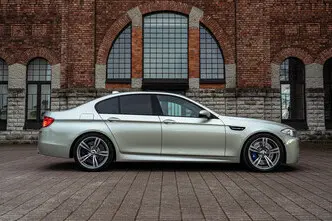 BMW M5, 4.4, 412 kW, bensiin, automaat, tagavedu