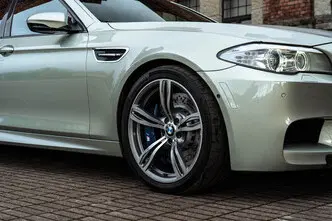 BMW M5, 4.4, 412 kW, bensiin, automaat, tagavedu