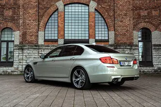 BMW M5, 4.4, 412 kW, bensiin, automaat, tagavedu