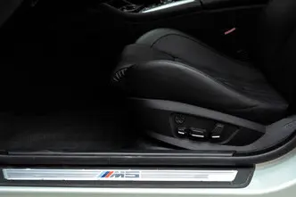 BMW M5, 4.4, 412 kW, bensiin, automaat, tagavedu