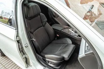 BMW M5, 4.4, 412 kW, bensiin, automaat, tagavedu