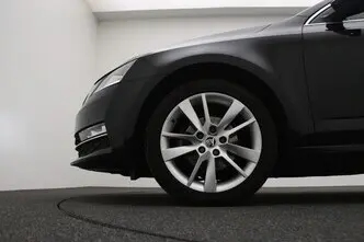 Škoda Octavia, 1.6, 85 kW, diesel, automatic, front-wheel drive