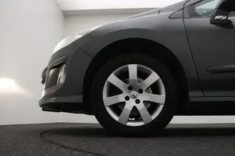 Peugeot 308, 1.6, 88 kW, petrol, manual, front-wheel drive