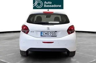 Peugeot 208, 1.2, 61 kW, бензин, механическая, передний привод