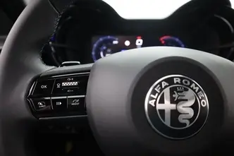 Alfa Romeo Junior, 1.2, 100 kW, hybrid, automatic, front-wheel drive