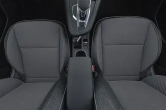 Renault Captur, 1.6, 105 kW, hybrid, automatic, front-wheel drive