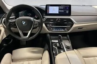 BMW 520, гибрид, автомат, полный привод
