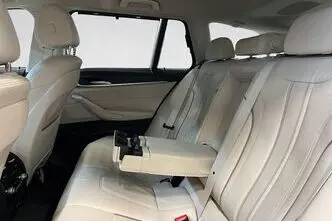 BMW 520, гибрид, автомат, полный привод