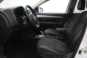 Mitsubishi Outlander, 2.0, 89 kW, plug-in hybrid, automatic, four-wheel drive