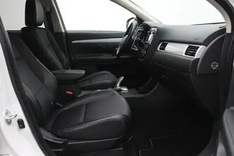 Mitsubishi Outlander, 2.0, 89 kW, plug-in hybrid, automatic, four-wheel drive