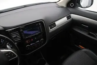 Mitsubishi Outlander, 2.0, 89 kW, plug-in hybrid, automatic, four-wheel drive