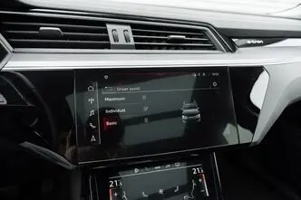 Audi e-tron, 300 kW, elekter, automaat, nelikvedu