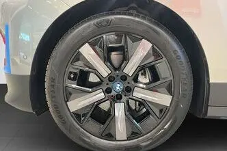 BMW iX, 240 kW, elekter, automaat, nelikvedu