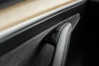 Tesla Model Y, 378 kW, electric, automatic, four-wheel drive