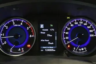 Toyota Hilux, 2.4, 110 kW, дизель, автомат, полный привод