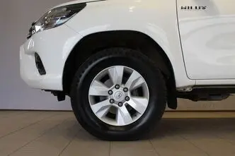 Toyota Hilux, 2.4, 110 kW, дизель, автомат, полный привод