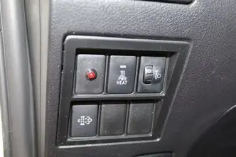 Toyota Hilux, 2.4, 110 kW, дизель, автомат, полный привод