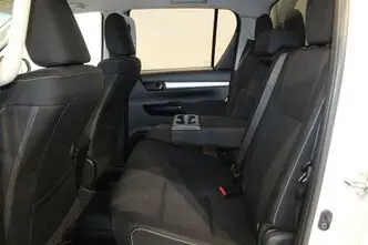 Toyota Hilux, 2.4, 110 kW, дизель, автомат, полный привод