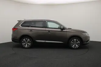 Mitsubishi Outlander, 2.0, 110 kW, petrol, automatic, four-wheel drive