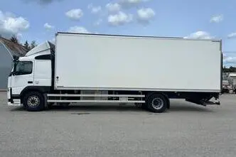 Volvo FM330 4X2 EURO6 + CARRIER + DOUBLE STOCK, 250 kW, diisel, automaat