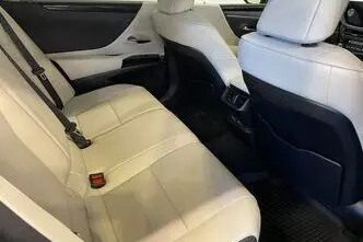 Lexus ES 300, 2.5, 131 kW, hübriid, automaat, esivedu